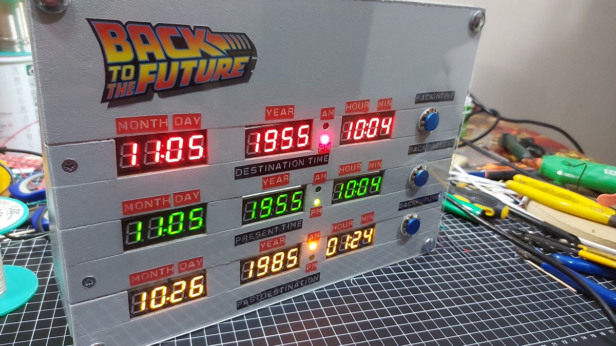 Cris_Arcades's tweet photo. #BuenosDias #FelizJueves Funcionamiento del panel temporal #backtothefuture #regresoalfuturo #volveralfuturo #timemachime #temporal #panel #timecircuit https://t.co/uBu8dGCPtF https://t.co/1rBzjTJAvN