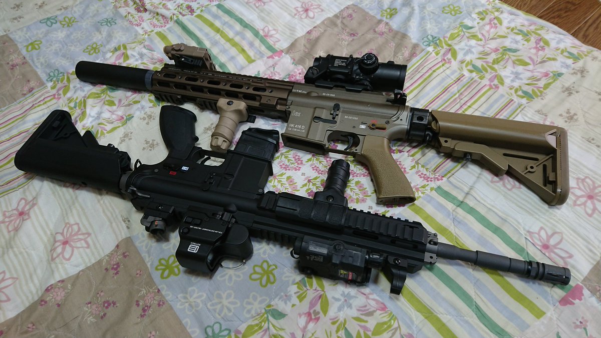 ryougi__shiki's tweet photo. うちの416兄弟
エアガン市場さんでアウトレットのEXPS3(警告シール貼ってないだけ(笑))とマルイのハンドガードへ取り付けが厳しいTDフォアグリップを導入
Weのハンドガードにはガッチリ装置出来た(*´∀`)♪
早く刻印シール来んかなぁ(´-ω-`)
#サバゲーマーさんと繋がりたい
#Hk416 #EXPS3 https://t.co/Lgl76DDJVw