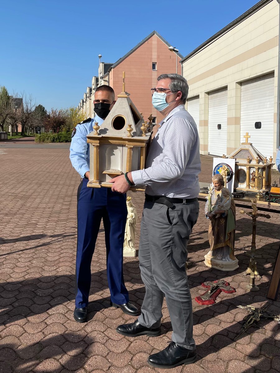 ❌80 objets cultuels dérobés dans 26 églises françaises
❌60 000 € de préjudice
✅5 mois d'enquête🧐
➡️Les gendarmes de Seine-et-Marne ont restitué ces biens à leurs propriétaires, grâce à vous qui avez diffusé largement notre appel sur les réseaux.🤝🙏
🗞️actu.fr/ile-de-france/…