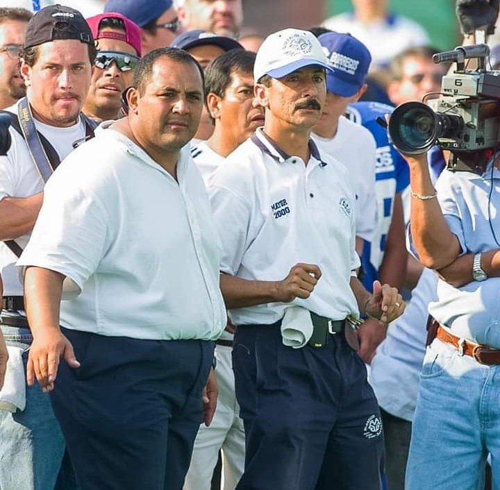 ⏳ Tunel del tiempo

Nuestro HC <a href="/RAFAEL_DUK/">RAFAEL DUK</a> y nuestro Coordinador defensivo, <a href="/COACHMEZA1/">COACH GERARDOMEZA</a>, juntos hace 21 años en la final de <a href="/OnefaOficial/">ONEFA Oficial</a> de la temporada 2000 😲😯