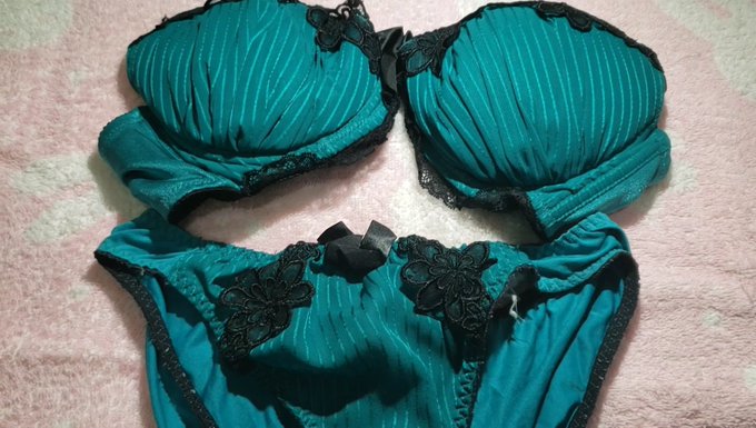 はる 快楽の壺 Kairakuno-Tubo’s pics and videos