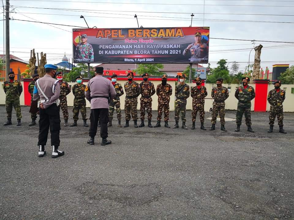 ansor_blora_x8's tweet photo. Hari ini, Kamis 1 April 2021, Bersama @polresblora Apel siaga dalam rangka hari raya paskah 2021

#ansorblora #banserblora https://t.co/Nw0DGIZhyU