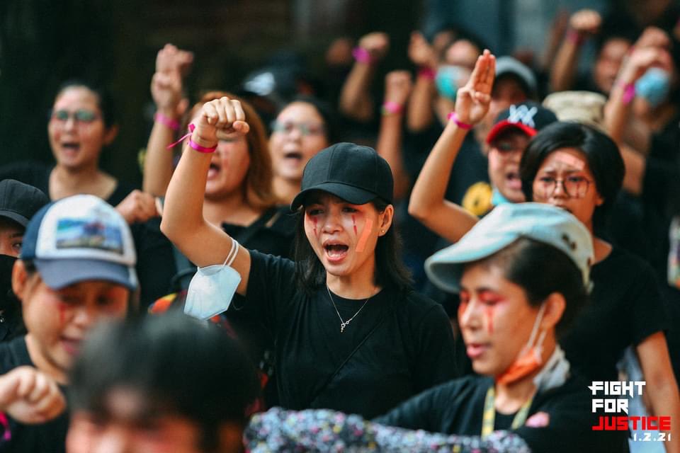 MayMon51753627's tweet photo. Sadly Strike from Hlaing Township, Yangon. ✊✊✊
They're going ahead in many ways for our freedoms and democracy. They'll never give  up.

SUPPORT FEDERAL ARMY
#WhatsHappeningInMyanmar
#Apr1Coup https://t.co/3YbesRMdZ1