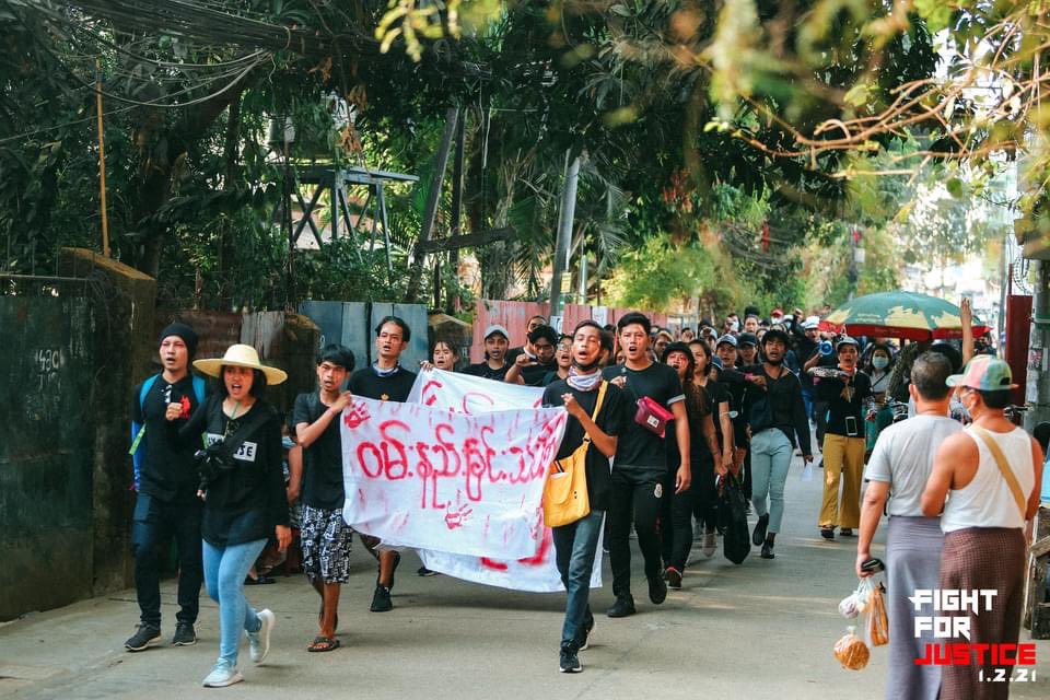 MayMon51753627's tweet photo. Sadly Strike from Hlaing Township, Yangon. ✊✊✊
They're going ahead in many ways for our freedoms and democracy. They'll never give  up.

SUPPORT FEDERAL ARMY
#WhatsHappeningInMyanmar
#Apr1Coup https://t.co/3YbesRMdZ1