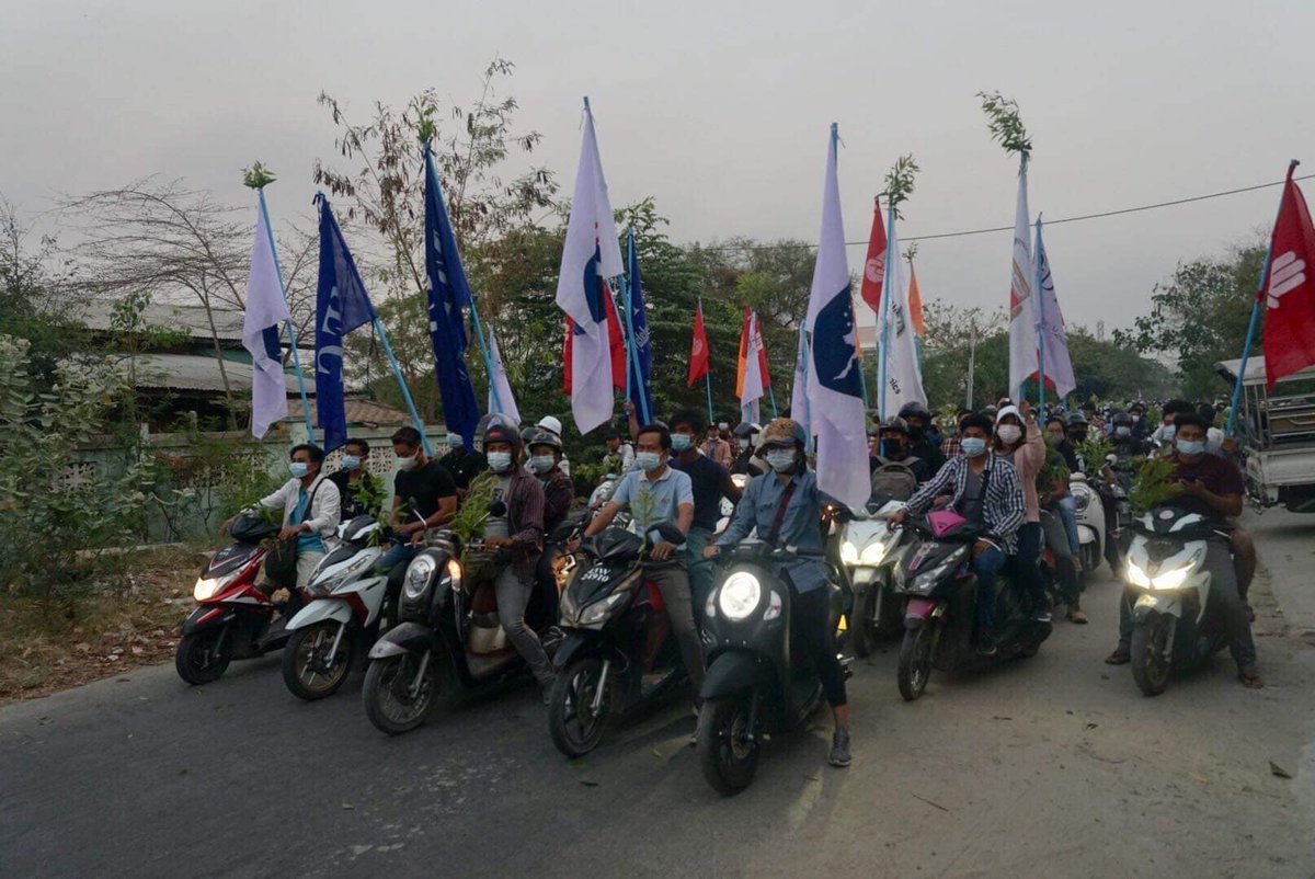 dvbburmese's tweet photo. မန္တလေး အင��ဂျင်နီယာ၊ ကွန်ပျူတာ ၊ စီးပွါးရေး စုပေါင်း သပိတ်စစ်ကြောင်းဟာ ဧပြီလ ၁ ရက်နေ့က ဆိုင်ကယ်တွေနဲ့ အာရုဏ်ဦးသပိတ်ချီတက်ဆန္ဒပြခဲ့ကြပြီး ၂၀၀၈ အခြေခံဥပဒေမီးရှို့တာကို လုပ်ဆောင်ခဲ့ကြပါတယ်။

#dvbtvnews #Mandalay #2008ConstitutionBurn #RejectMilitaryCoup #WhatIsHappeningInMyanmar https://t.co/NHGVmyvf5V