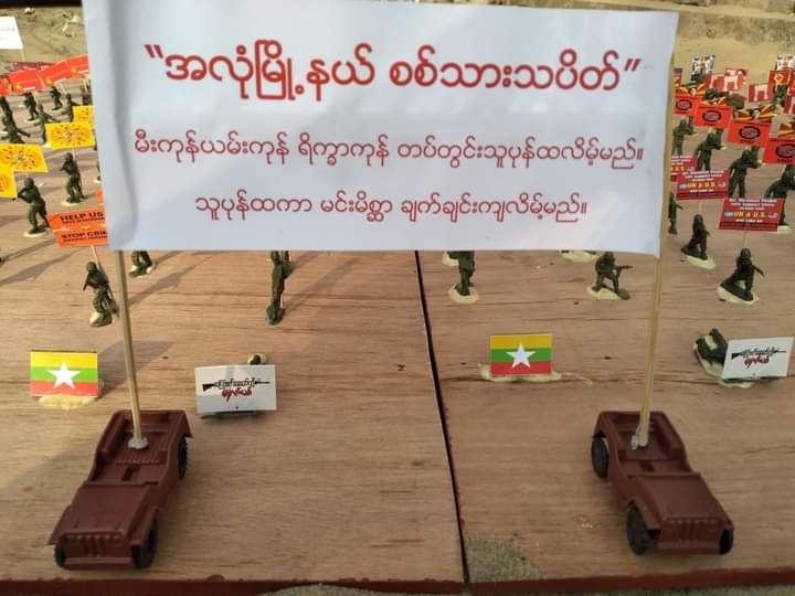 SweetSweet2611's tweet photo. Today morning at #Ahone, Yangon people protest with soldiers called *Soldiers Strike*
#WhatsHappeningInMyanmar 
#Apr1Coup https://t.co/nHAcSOQoQF