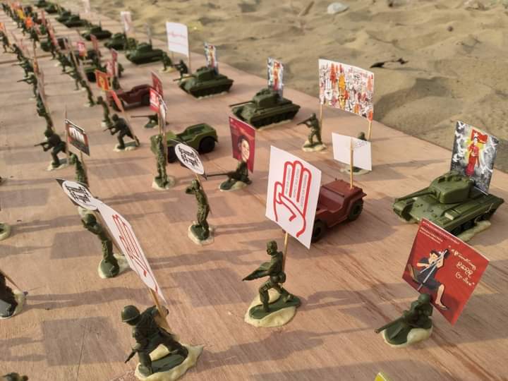 SweetSweet2611's tweet photo. Today morning at #Ahone, Yangon people protest with soldiers called *Soldiers Strike*
#WhatsHappeningInMyanmar 
#Apr1Coup https://t.co/nHAcSOQoQF