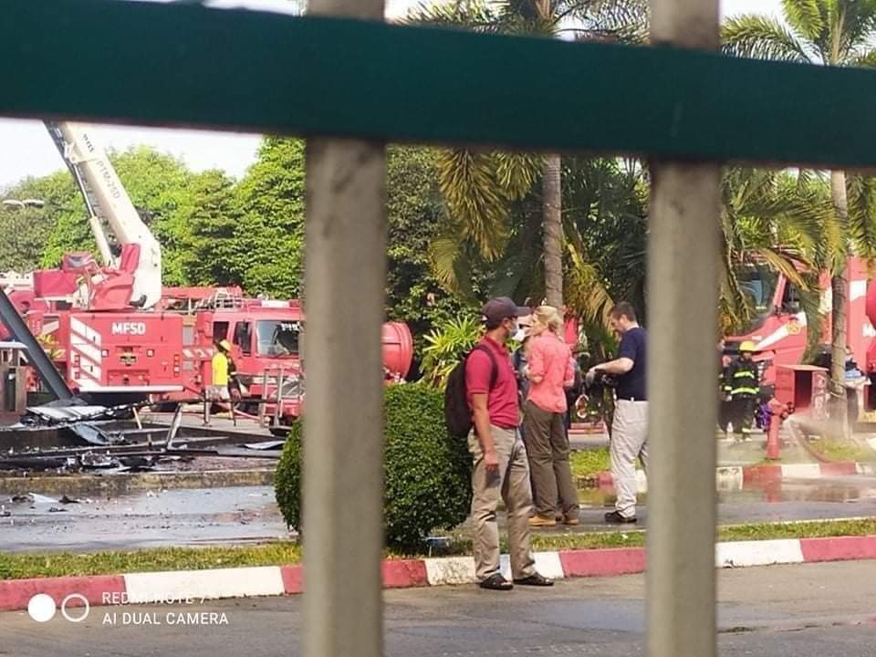margaphyo's tweet photo. Like expected, the Junta brought the CNN reporter to the burnt down buildings. The fire broke out during curfew hours last night.

Civilians would be getting shot. How could they come out and start fires.

#WhatsHappeningInMyanmar
#Apr1Coup https://t.co/r2PrBkC6oe