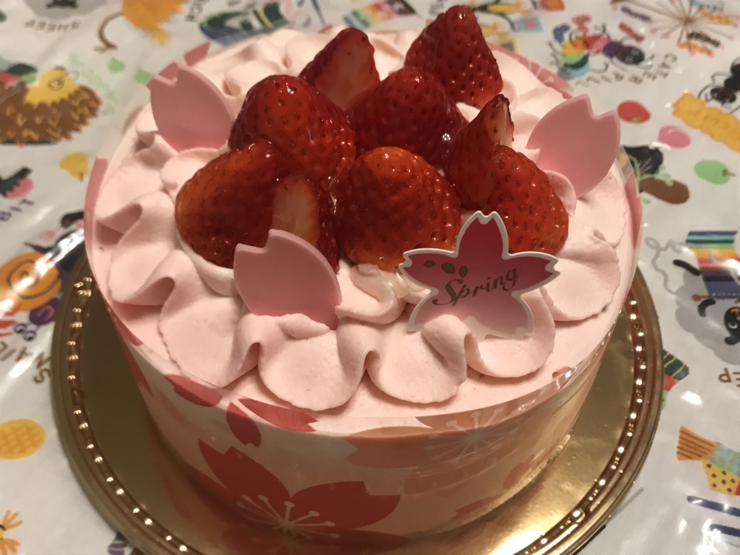 Twitter 上的 さくちゃん 昨日定年退職を迎えた旦那様に 私からお祝いケーキ 勿論リーズナブルで美味しいシャトレーゼさん メッセージは末娘が書きました ケーキ シャトレーゼ スイーツ お祝いケーキ T Co Ezw1wncmeg Twitter