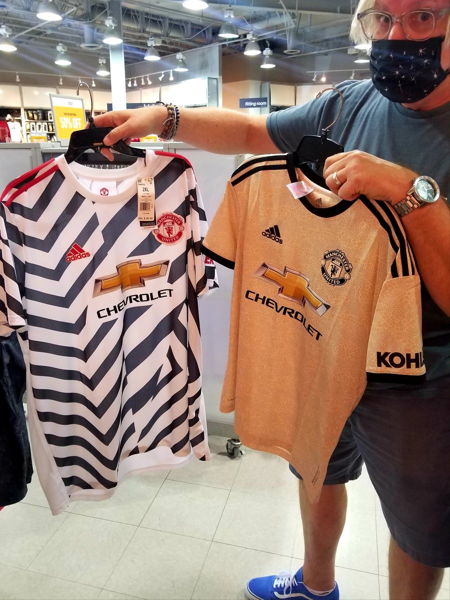 graytay19's tweet photo. @Record_Peddler @LozEjectthetape Loz and I were at Adidas LA looking for the perfect football top to send you. 😆⚽️ https://t.co/HJePzQ4a55