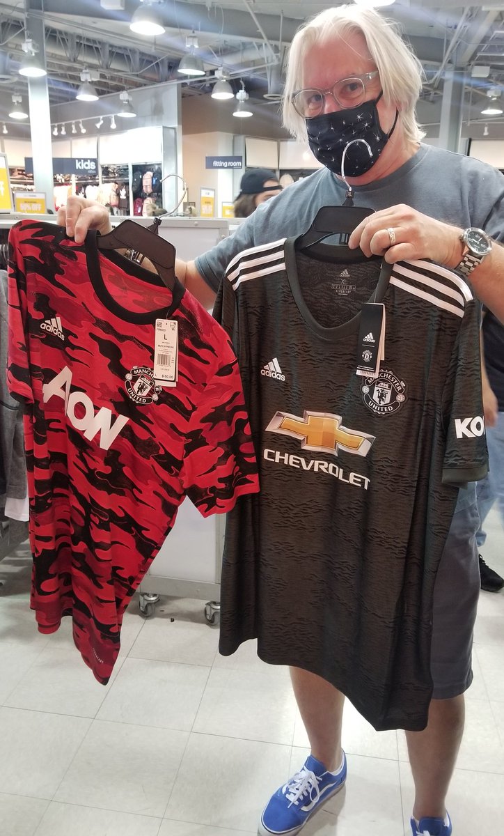graytay19's tweet photo. @Record_Peddler @LozEjectthetape Loz and I were at Adidas LA looking for the perfect football top to send you. 😆⚽️ https://t.co/HJePzQ4a55