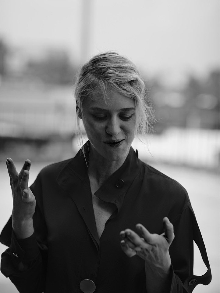 OneMackenzieCan's tweet photo. My favorite pics to celebrate the one and only Mackenzie Davis #happybirthday #hbd #HBDMACKENZIE 🥰❤️🌻🔥🎂🌈🥂#mackenziedavis 💗🔥💗🔥🌻🦋@tidalmag @jacopomoschin #laurajones #lukebaker #carlolongo #onemackenziecan #beauty #talent #actress #enjoy https://t.co/YQJov1roCi