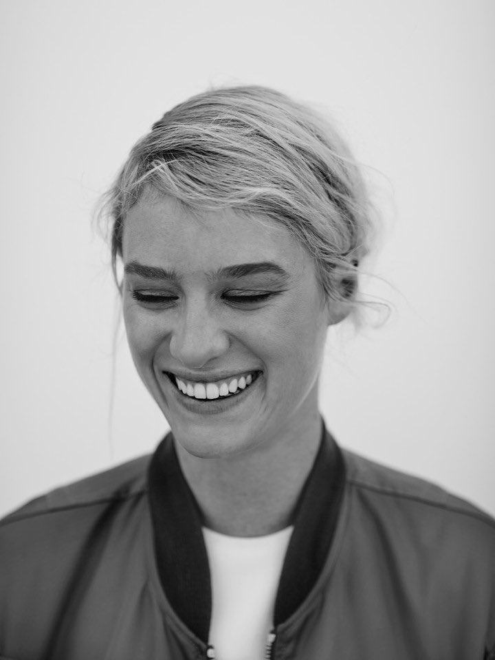 OneMackenzieCan's tweet photo. My favorite pics to celebrate the one and only Mackenzie Davis #happybirthday #hbd #HBDMACKENZIE 🥰❤️🌻🔥🎂🌈🥂#mackenziedavis 💗🔥💗🔥🌻🦋@tidalmag @jacopomoschin #laurajones #lukebaker #carlolongo #onemackenziecan #beauty #talent #actress #enjoy https://t.co/YQJov1roCi