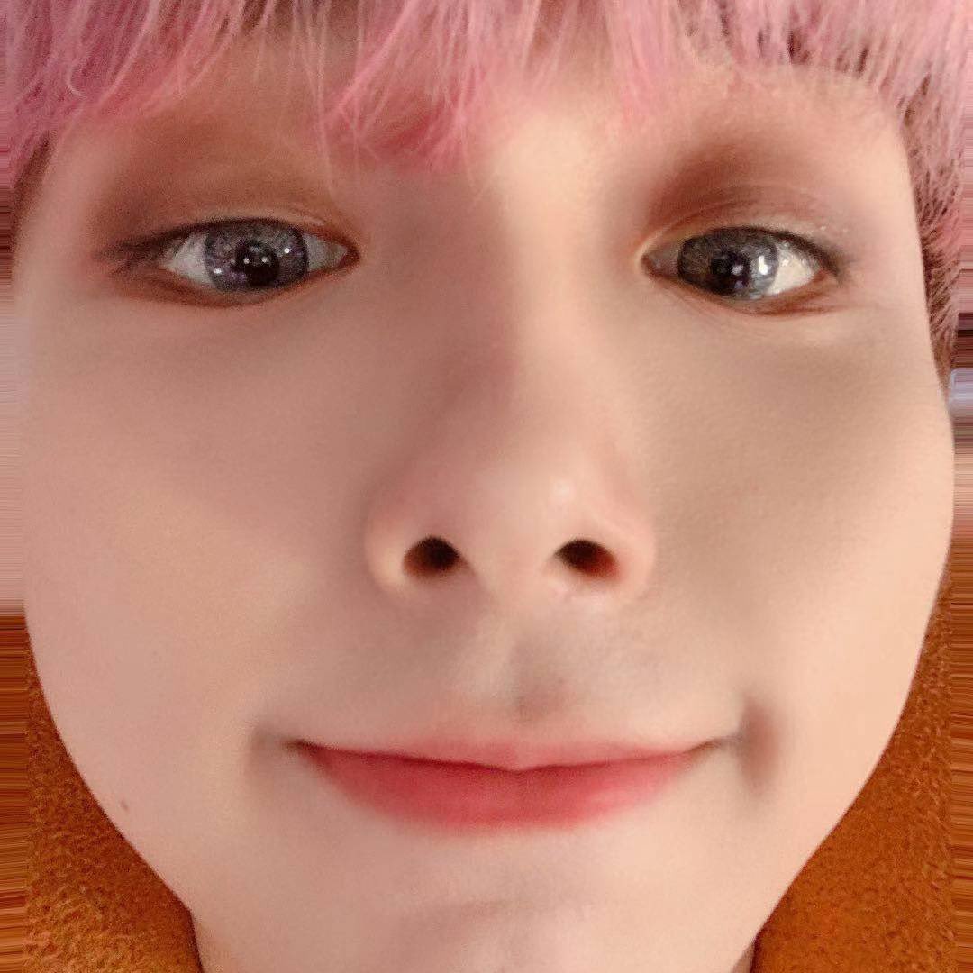 Noir__official's tweet photo. 오늘은 만우절(: 장난 가득한 날이에용 루미들도 마음껏 장난을 치세요~哈哈哈哈哈哈 
#느와르 #김민혁 #만우절 #장난 https://t.co/j2XG3EmskS