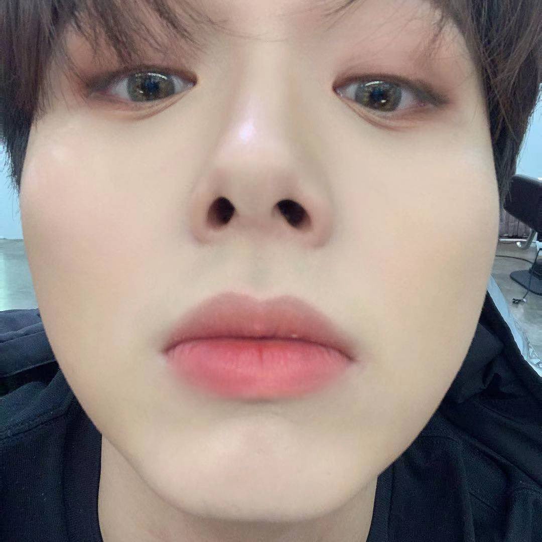 Noir__official's tweet photo. 오늘은 만우절(: 장난 가득한 날이에용 루미들도 마음껏 장난을 치세요~哈哈哈哈哈哈 
#느와르 #김민혁 #만우절 #장난 https://t.co/j2XG3EmskS
