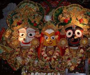 SRI JAGANNATH PRABHU: DAILY RITUALS
#UtkalDiwas 

Sri Jagannath, the Adhipati of Universe and his siblings are loved and cared for just like family members. Prabhu has a beautiful daily routine and all rituals are unique. 
On Utkal Diwas, let us take a look at these
@Shawshanko