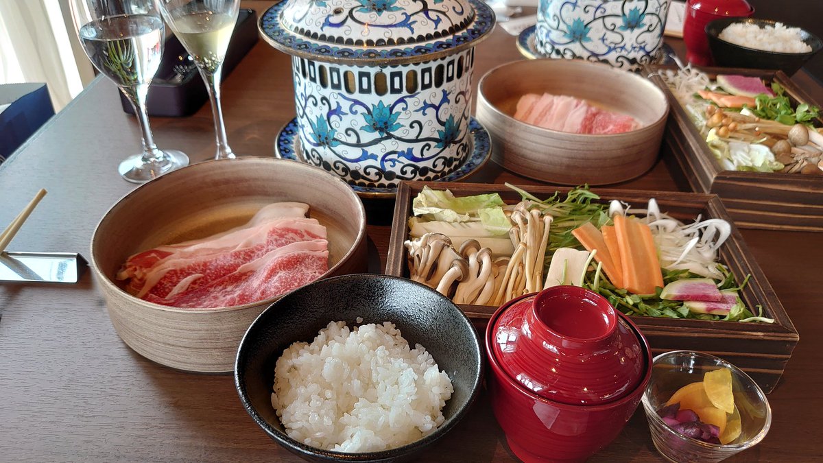 honggi09's tweet photo. はじめましてミナカ小田原！
めちゃ楽しかったぁ🎶
14Fでランチ꙳★*ﾟ
眺め最高🏯／^o^＼
しゃぶしゃぶ最高☺
昼からスパークリング🥂
また近いうち行こ🤟✨
次は何食べよう😋🍴💓
#小田原
#ミナカ
#しゃぶしゃぶ
#ランチ
#すてきなばしょ
#またいきたい https://t.co/KP2aIwS2m1