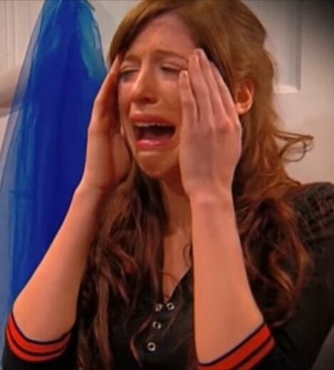 Ya me estresé, no encuentro mis maletas, no siento mis piernas y mE OLVIDÉ A MI GATO EN LA GRANJA.