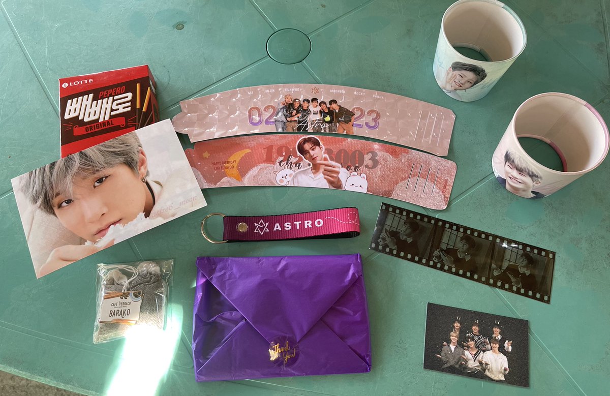 jihanhuii's tweet photo. I suck at taking photos but AAAAAAAA P315!! Thank you so much @withjinwoo_com!! And to all the organizers who made this all happen despite the pandemic. 🥺 It’s worth waiting! I swear there are LOTS of items 😂 THANK YOU AGAIN!! #Project315 #ASTRO #진진 https://t.co/SzlMVPTysu