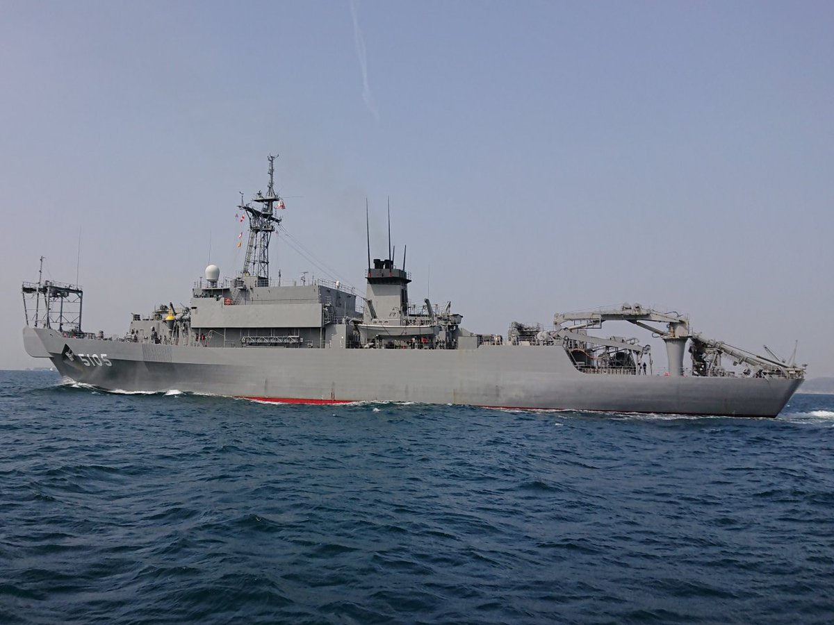 f_mars2008's tweet photo. 今日の自衛艦は、海洋観測艦にちなん(AGS-5105)と潜水艦救難艦ちよだ(ARS-404)。
#海上自衛隊 #自衛艦 #海洋観測艦 #にちなん #海洋観測艦にちなん #AGS5105 #潜水艦救難艦 #潜水艦救難艦ちよだ #ちよだ #ARS404 https://t.co/X3jk11Vge3