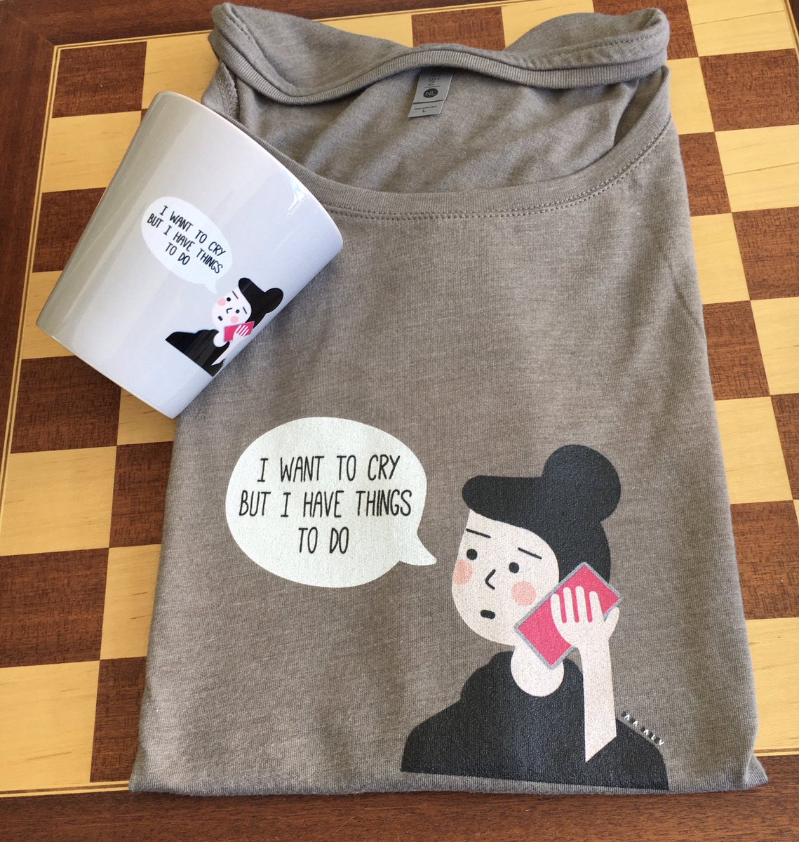 הגרלה!
אז למי שלא יודעת יש לי חנות אינטרנטית של מרצ׳. 

danab.threadless.com

המוצרים מודפסים בארה״ב ואני מזמינה מדי פעם פריטים שונים כדי לבדוק את האיכות. אז היום הגיעו ספל וטי שירט ואני רוצה לתת אותם לאחת מכן (הטי בגיזרה נשית אבל כולם מוזמנים להשתתף!)
רטווטו כדי להכנס להגרלה