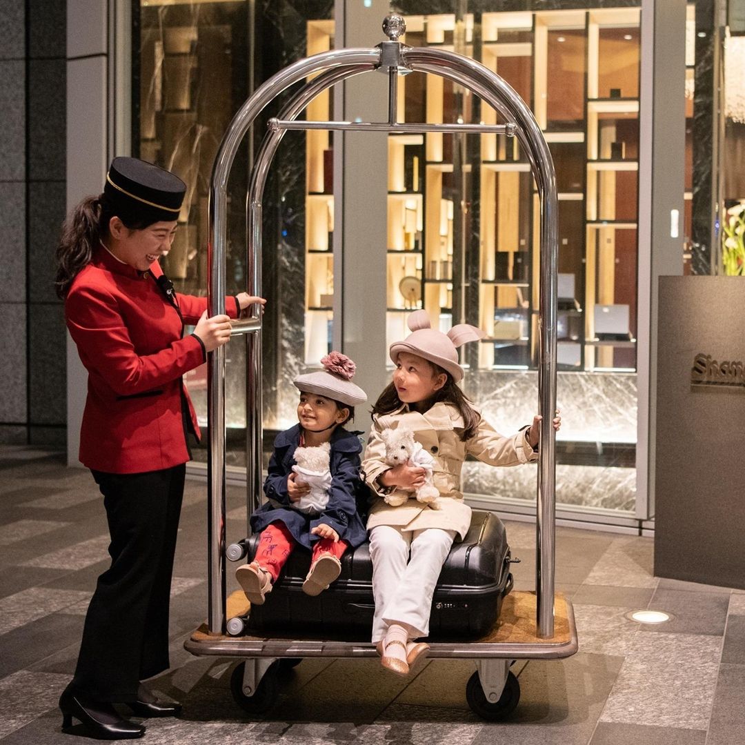 Shangri-La (@shangrilahotels) on Twitter photo Smiles all round, the adventure is just beginning....
📷 <a href="/shangrilatokyo/">シャングリ・ラ 東京</a>
A moment of Shangri-La
#shangrilamoments #myshangrila Smiles all round, the adventure is just beginning....
📷 <a href="/shangrilatokyo/">シャングリ・ラ 東京</a>
A moment of Shangri-La
#shangrilamoments #myshangrila