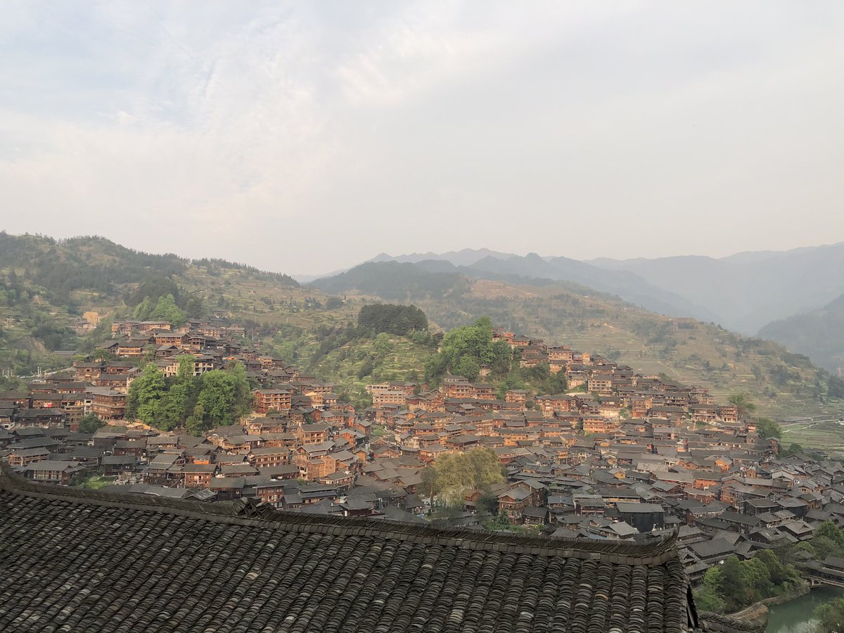 AntiokhosE's tweet image. Sunset arrival in Xijiang 西江, once the largest Miao village in Kaili. 

Tarted up considerably for domestic tourism - think Lijiang or Dali - but uphill the wooden houses survive nestled in valleys, with strenuous climb to a Cantonese-run guesthouse rewarded with great views.