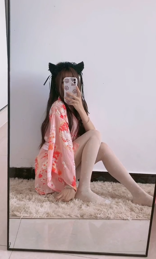 我是小夜猫，我很乖，谁把我领回去~~瞄 https://t.co/qgKGmtWGHv