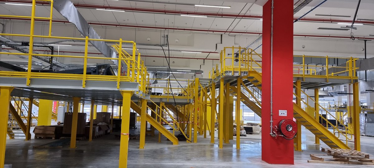 LiRoCon's tweet photo. The final touch is done
Another project for @Voortmansteel is accomplished 
Moving forward to the next chalang, 

#steelconstruction #steelstructure #industrialconstruction #logisticsindustry #assembly #voortmansteelconstruction #lirocon #workforce #teamwork #amazon https://t.co/Z3AB6d6YSg