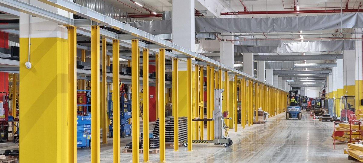 LiRoCon's tweet photo. The final touch is done
Another project for @Voortmansteel is accomplished 
Moving forward to the next chalang, 

#steelconstruction #steelstructure #industrialconstruction #logisticsindustry #assembly #voortmansteelconstruction #lirocon #workforce #teamwork #amazon https://t.co/Z3AB6d6YSg