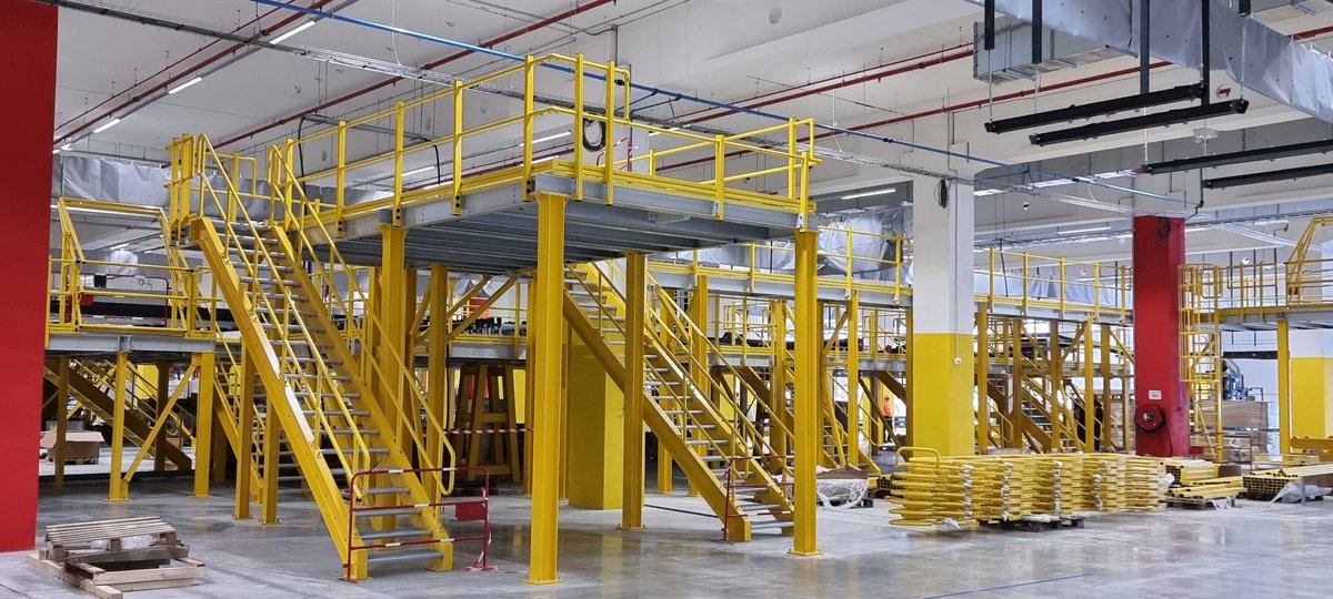 LiRoCon's tweet photo. The final touch is done
Another project for @Voortmansteel is accomplished 
Moving forward to the next chalang, 

#steelconstruction #steelstructure #industrialconstruction #logisticsindustry #assembly #voortmansteelconstruction #lirocon #workforce #teamwork #amazon https://t.co/Z3AB6d6YSg