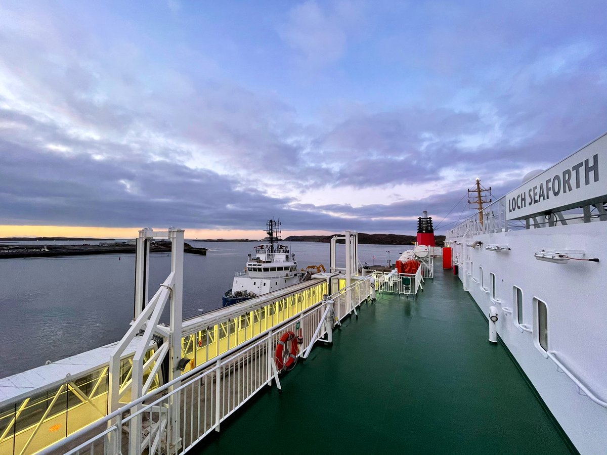 minchpilot's tweet photo. Preparing to sail ...this morning's views from the bridge ⛴😊 #lifeatsea https://t.co/KlnX9muLIK