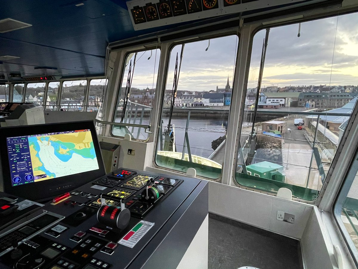 minchpilot's tweet photo. Preparing to sail ...this morning's views from the bridge ⛴😊 #lifeatsea https://t.co/KlnX9muLIK