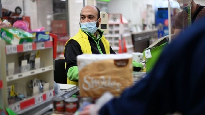 NomadTVGroup's tweet photo. #UK : minimum wage rises for two million workers :The National Living Wage will rise 2.2% to £8.91, the equivalent of over £345 a year for a full-time employee.
It will also be given to 23 and 24-year-olds for the first time, not just those aged 25 and over. https://t.co/aPP0KhLL2T