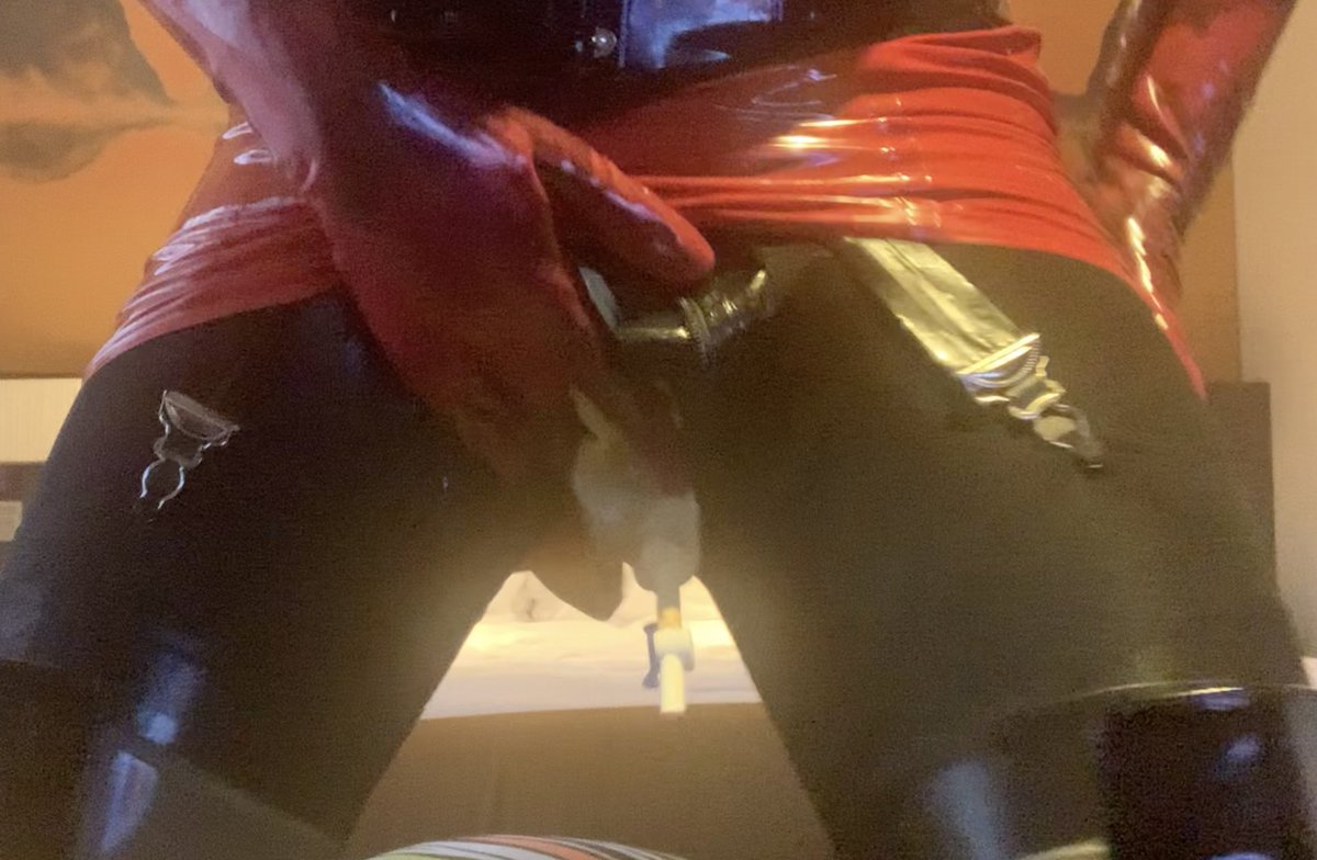 realrubberdoll's tweet photo. It's always a good time to pee

#latex #rubber https://t.co/tSSjxRbgth