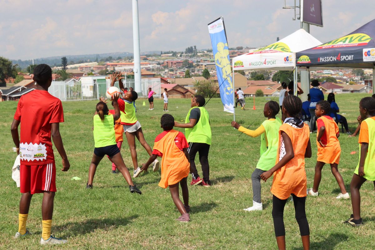 Simphiwe_Dludlu's tweet photo. We keep doing what we Love and making sure every girl child in Alex has access to soccer ⚽❤️.
#AlexGirlsFootballDevelopment 💙⚽ https://t.co/QYj9raVKef