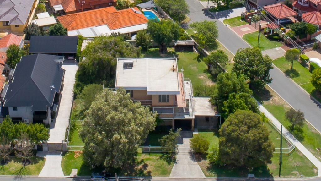 A South Perth home has sold for an EXTRAORDINARY $2.8 million - a fair profit on the 1500 pounds the owners bought it for in the 1950s. bit.ly/3m9oaHU