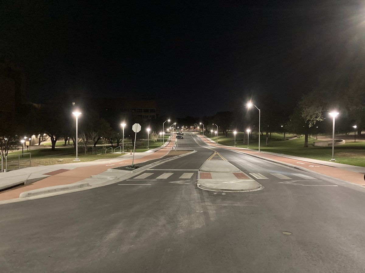 soc4austin's tweet photo. It only exists for a block but Austin has a new gold standard in bike lane infrastructure. Grade and physically separated bike paths, Dutch intersections and ped islands to slow traffic. I wish it was longer and wide enough to ride side by side

Great job @austinmobility https://t.co/iB2Rkd8qSA
