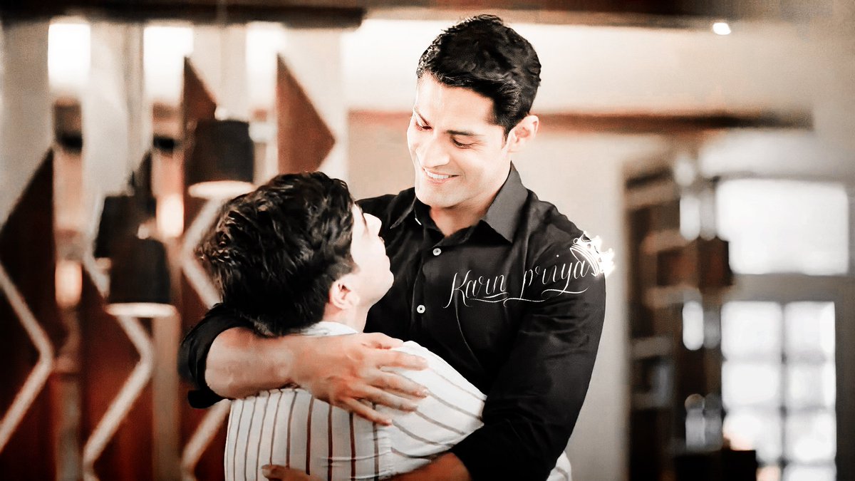 Priya___K's tweet photo. @wandererheart12 Bunty Miyaan was living example of "Friend in need is Friend indeed "
All these are the #Shrunty hugs only, but emotions behind all of these are entirely different
#MohitKumar #JayThakkar #EkDujeKeVaaste2 https://t.co/mJEIBzRgQr