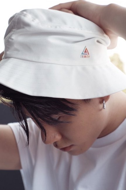 sivk_'s tweet photo. โฟ 2021 ว่ะ ให้ทนต.มาขายของ กุนั้มตาไหลลลลลลลลล T________T https://t.co/iWMbG40V13