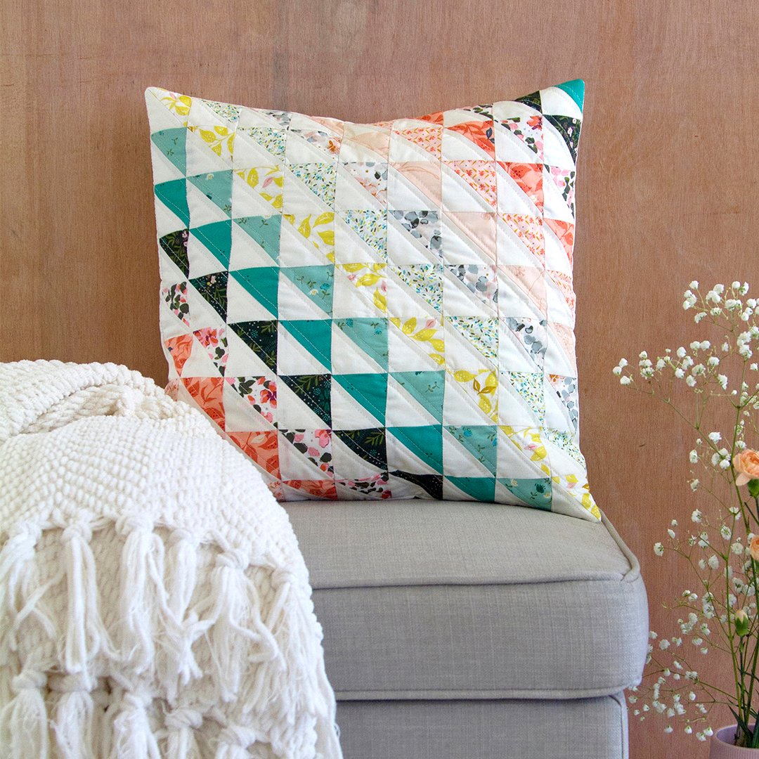 ArtGalleryFab's tweet photo. Include up to ten prints in this HST pillow! 🙌What a better way to showcase the variety of colors in #AGFVelvet fabrics than a sweet pillow that shows almost every single print.🌸
https://t.co/QKOmz8vA7f🔗
#quiltedpillow #agfvelvet #hst #modernpatchwork #sewingproject https://t.co/X6VjU7jynP