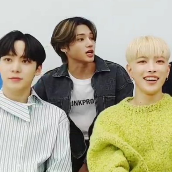 ateezstyles's tweet photo. [210401] #WOOYOUNG • <킹덤> 첫 방송 기념 D-DAY VLIVE👑
우영 티셔츠 정보
➖
#TRUNKPROJECT Logo T-Shirt
₩42000 / $37.08
#whatwooyoungwear 
➖
#ATEEZ #에이티즈 #정우영 #우영 @ATEEZofficial https://t.co/q7HR0KWjGm