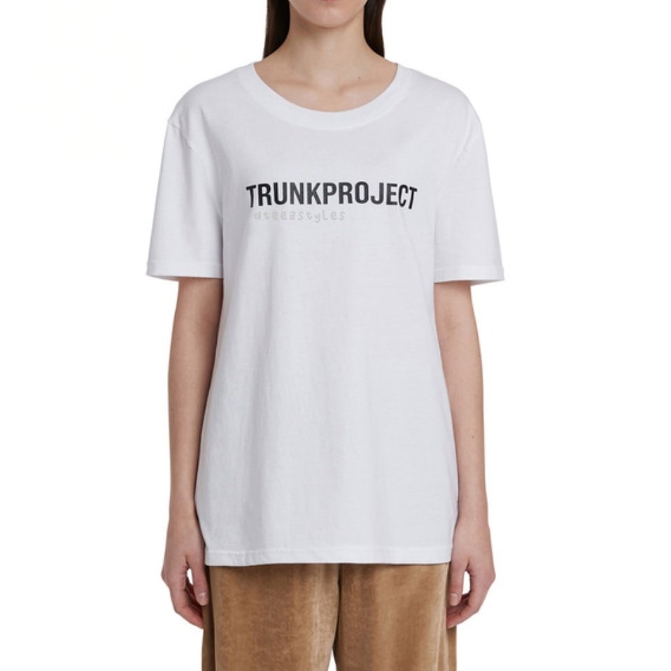 ateezstyles's tweet photo. [210401] #WOOYOUNG • <킹덤> 첫 방송 기념 D-DAY VLIVE👑
우영 티셔츠 정보
➖
#TRUNKPROJECT Logo T-Shirt
₩42000 / $37.08
#whatwooyoungwear 
➖
#ATEEZ #에이티즈 #정우영 #우영 @ATEEZofficial https://t.co/q7HR0KWjGm