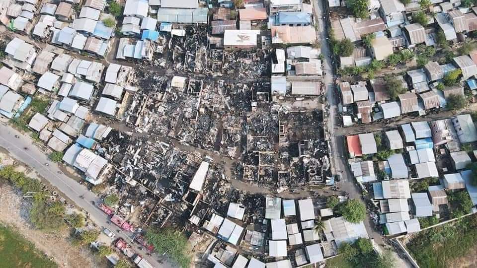 cherryyu2017's tweet photo. Arson was set by Terrorists on Mar28 and more than 70 were destroyed in Phyigyitagun township, Mandalay. Another 150 houses were set on fire and burnt to ashes on Apr1.Junta is using fire to murder the unarmed citizens
#WhatsHappeningInMyanmar
#Apr1Coup https://t.co/ZN1Ut4pM4A