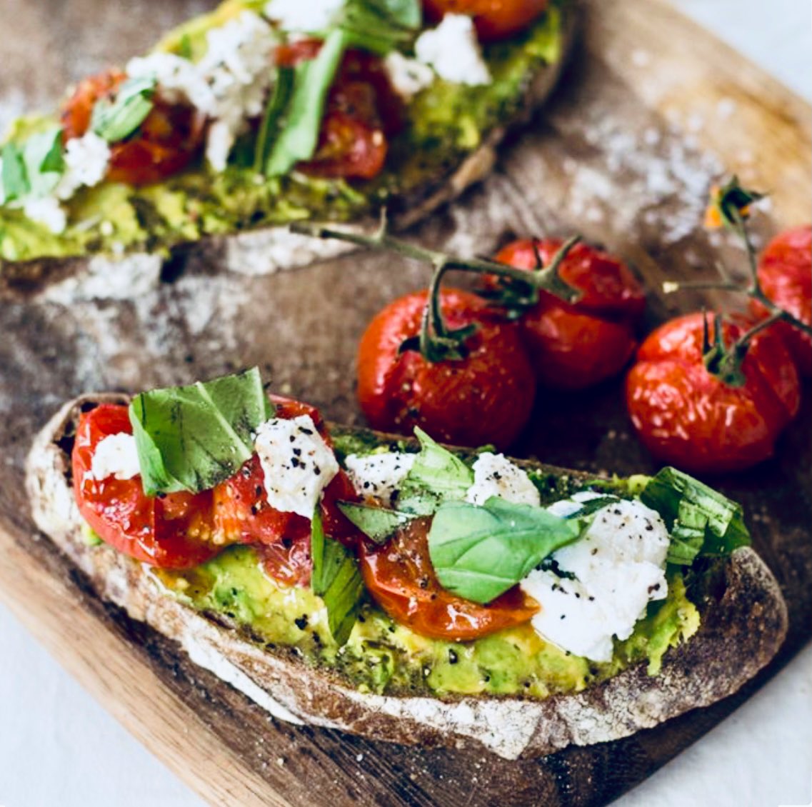 JackAlmo__'s tweet photo. Hang in there, tomorrow is Friday💥
In the meantime we are still here until 5pm🔥💪 #takeaway #deliveroo #ubereats  “eat better, feel better “ #bristol #food #brekkie #brunch #lunch #vegan #veggies #lounge #thursdayvibes #sandwiinapitta #epicburger #sandwihalfaloaf https://t.co/uDKfztZyFq