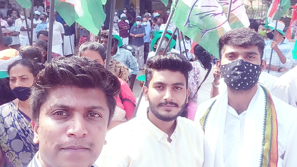 UdayShankarNSUI's tweet photo. #rahulgandhiinkerala #roadshow2021 @ Mananthavady, Wayanad District.
Honer to meet our National leader #RahulGandhi #RGforIndia #KeralaPolitics #nsuibangalore #jayalakshmiformananthvady https://t.co/aKgO32GRxd