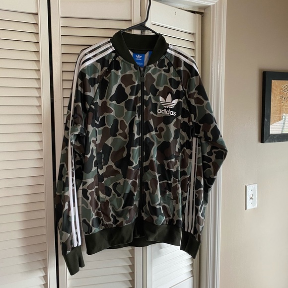 gailstaub1's tweet photo. So good I had to share! Check out all the items I'm loving on @Poshmarkapp from @BonnieL05334169 #poshmark #fashion #style #shopmycloset #sadielove #charlotteronson #adidas: https://t.co/sDeFrZbMfi https://t.co/nHkSu3xHhg
