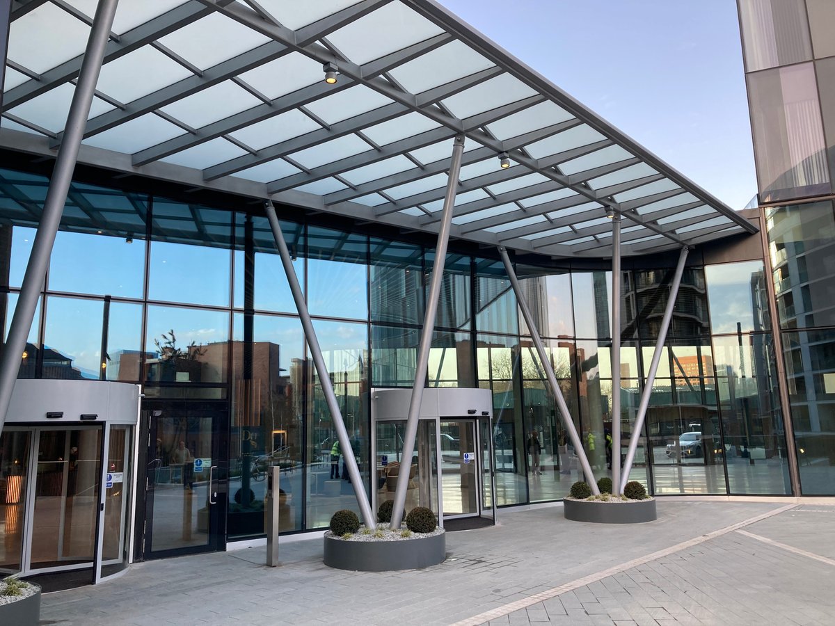 Lindner_Prater's tweet photo. Nearing completion at Owen Street and a great effort by the Prater team installing #CurtainWall, #RevolvingDoors, #Rooflights, #SoffitCladding & #EntranceCanopies. With a special mention to the technical install of the rooflight. https://t.co/gtvri7qz7m