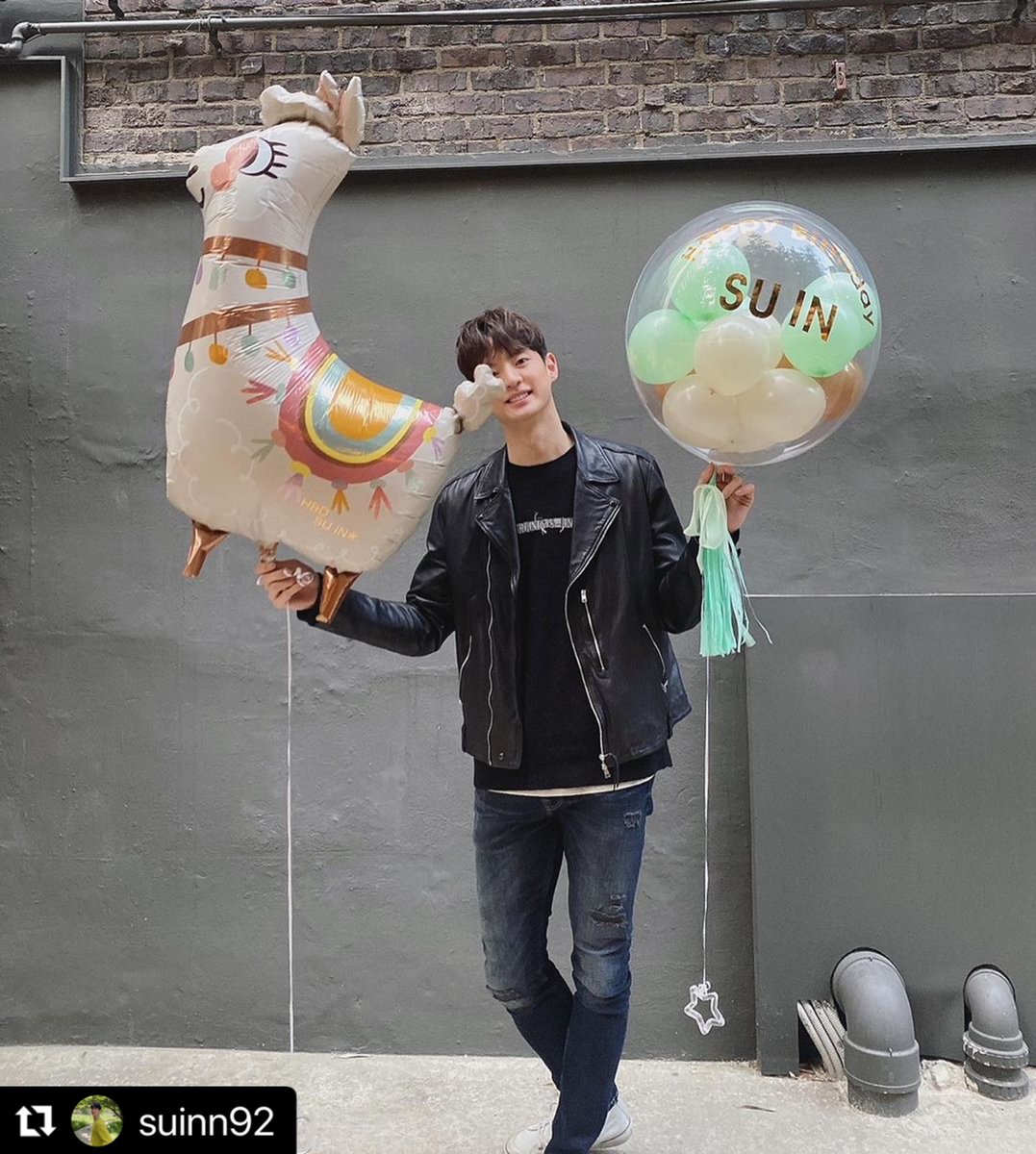 Suinn92_fan's tweet photo. #문수인 
#Happy_SUINN_DAY
#Moonsuin 

생일이라고 더 이쁘네 🖤
매일 오늘처럼 행복하게 해줄게요🙈 https://t.co/pzjlQXRIt6