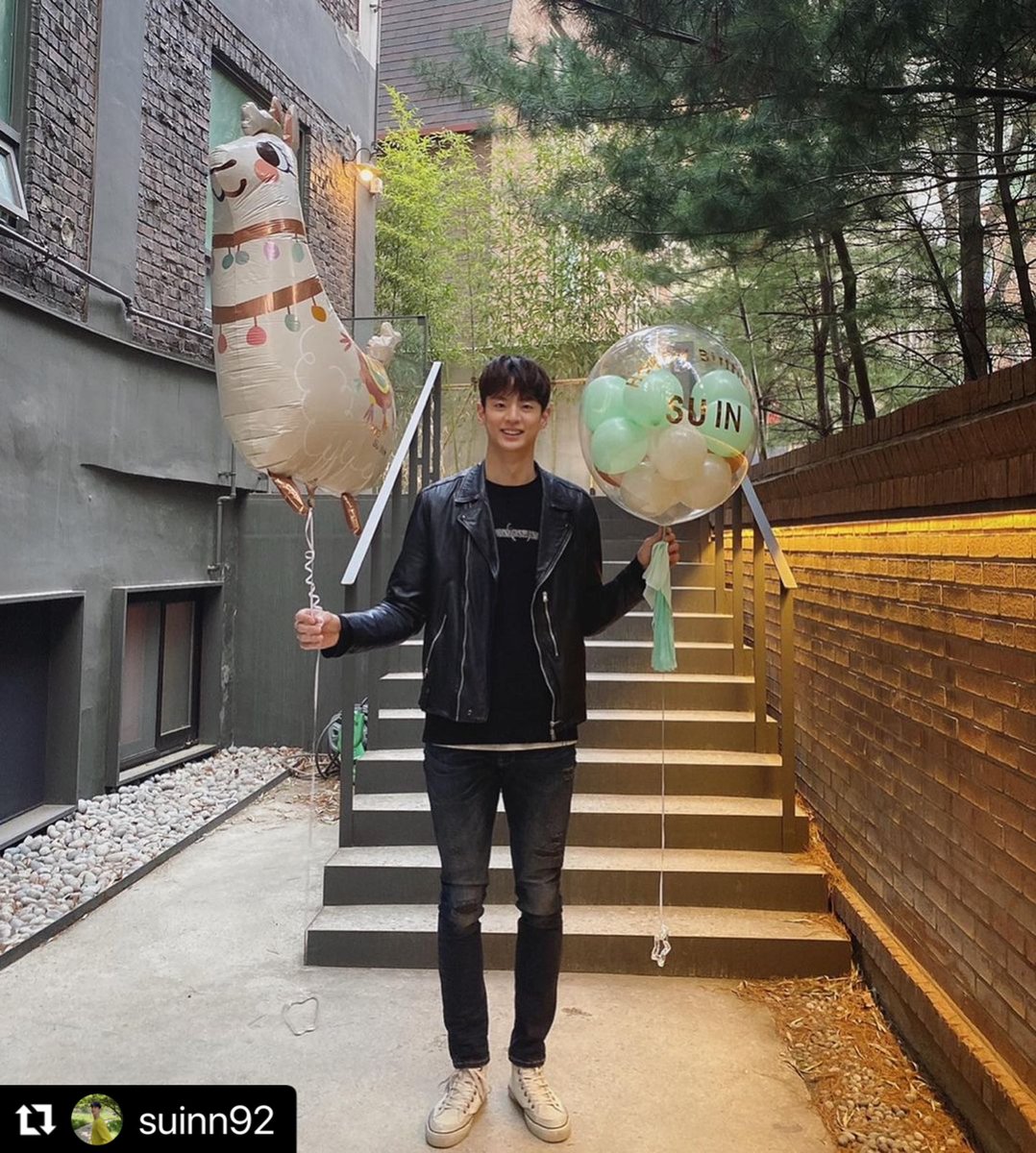 Suinn92_fan's tweet photo. #문수인 
#Happy_SUINN_DAY
#Moonsuin 

생일이라고 더 이쁘네 🖤
매일 오늘처럼 행복하게 해줄게요🙈 https://t.co/pzjlQXRIt6